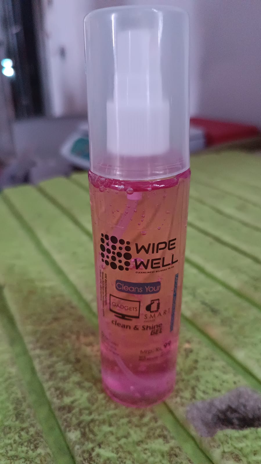 Liquid Gadget Gel Solution to Clean Mobile / Laptop Screen (100 ML) Liquid Gadget Gel Solution to Clean Mobile / Laptop Screen (100 ML)